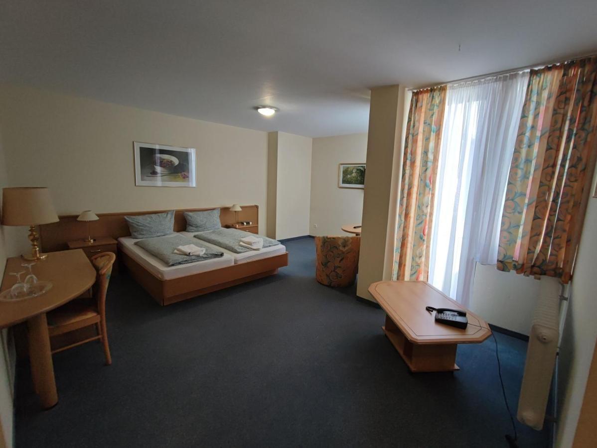 Hotel Schiff Ращат Екстериор снимка
