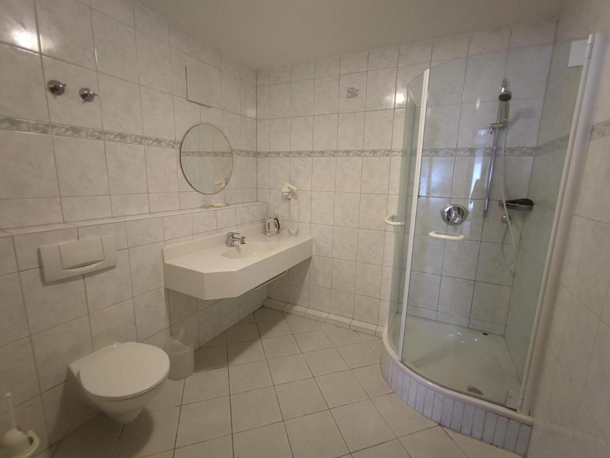Hotel Schiff Ращат Екстериор снимка